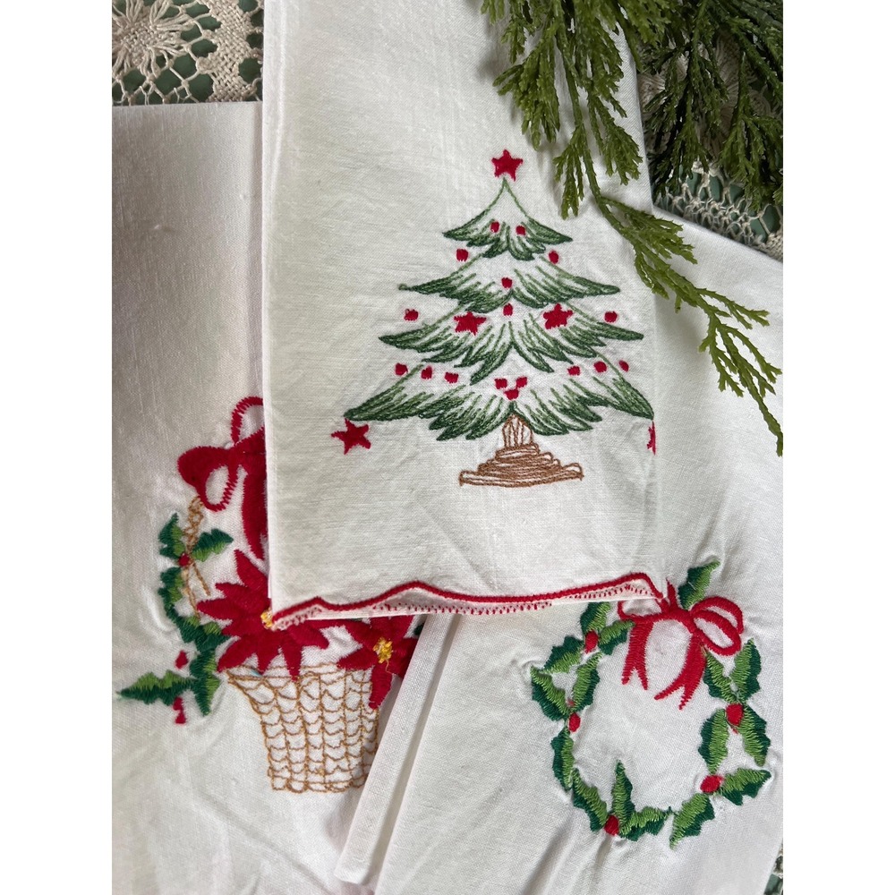 Vintage Embroidered Christmas Holiday Napkins *  4 pcs *